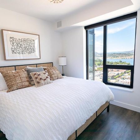 Awesome View 21 Two Bedroom One Bath Downtown Lake View Near Beach Kelowna Extérieur photo
