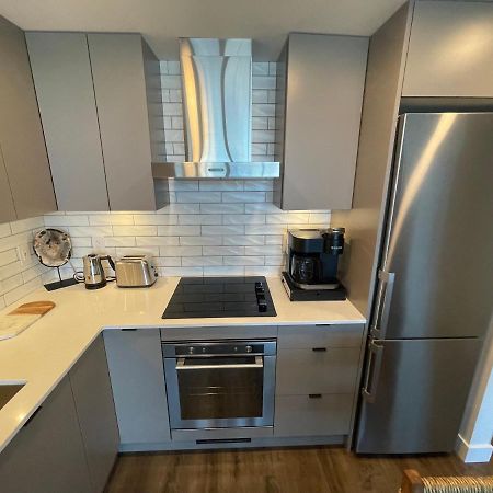Awesome View 21 Two Bedroom One Bath Downtown Lake View Near Beach Kelowna Extérieur photo