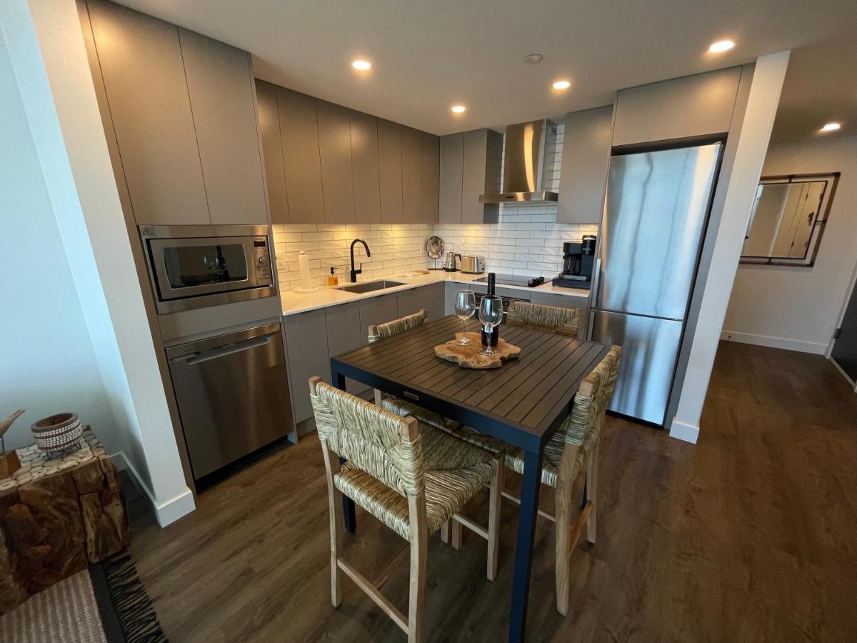 Awesome View 21 Two Bedroom One Bath Downtown Lake View Near Beach Kelowna Extérieur photo