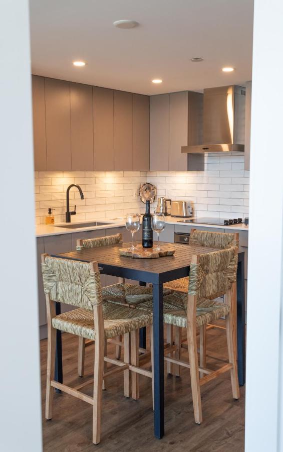 Awesome View 21 Two Bedroom One Bath Downtown Lake View Near Beach Kelowna Extérieur photo