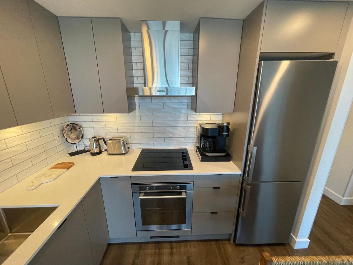 Awesome View 21 Two Bedroom One Bath Downtown Lake View Near Beach Kelowna Extérieur photo