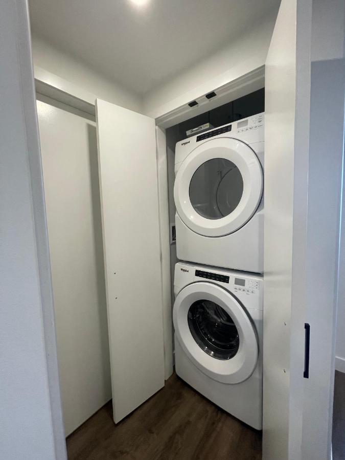 Awesome View 21 Two Bedroom One Bath Downtown Lake View Near Beach Kelowna Extérieur photo